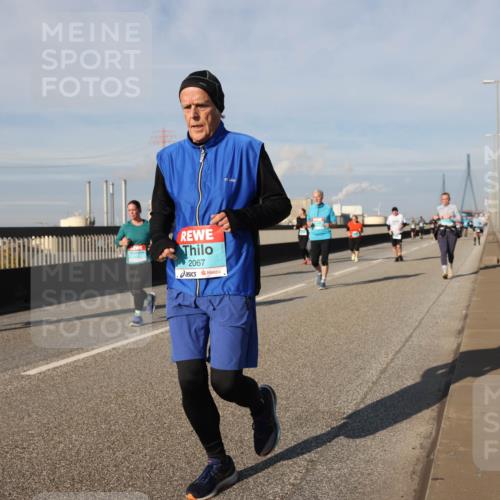 03.10.2025 - Köhlbrandbrückenlauf Lena Gebhardt http://msf.ph/oto/9088553 03.10.2025 10:06:43 Position 2 2067 meine-sportfotos.de