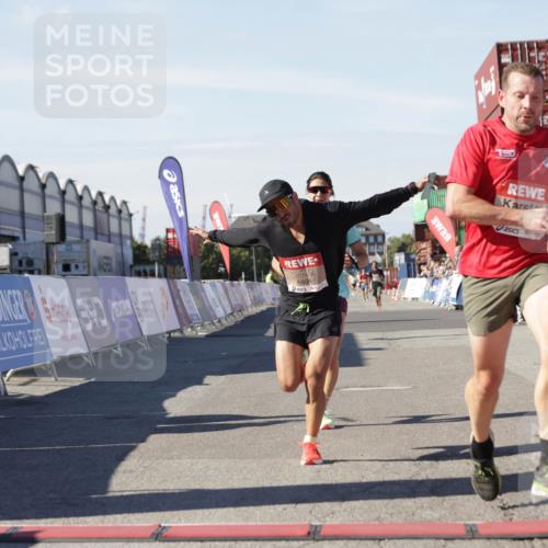 03.10.2025 - Köhlbrandbrückenlauf Jannik Wohlers http://msf.ph/oto/9088580 03.10.2025 12:53:29 Ziel 4029, 4142, 4155, 6241, 6656, 6804 meine-sportfotos.de