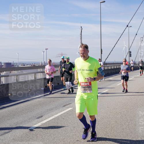 03.10.2025 - Köhlbrandbrückenlauf Michael Burmester http://msf.ph/oto/9088582 03.10.2025 12:44:42 Position 2 5, 4138 meine-sportfotos.de