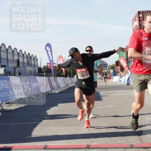 03.10.2025 - Köhlbrandbrückenlauf Jannik Wohlers http://msf.ph/oto/9088594 03.10.2025 12:53:29 Ziel 4029, 4142, 4155, 6241, 6656, 6804 meine-sportfotos.de