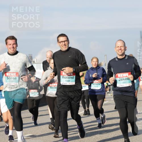 03.10.2025 - Köhlbrandbrückenlauf Jannik Wohlers http://msf.ph/oto/9088597 03.10.2025 09:58:14 Position 3 1782, 1892, 1588, 2230, 1714 meine-sportfotos.de