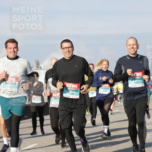 03.10.2025 - Köhlbrandbrückenlauf Jannik Wohlers http://msf.ph/oto/9088609 03.10.2025 09:58:14 Position 3 1782, 1588, 2230, 1892, 1714 meine-sportfotos.de