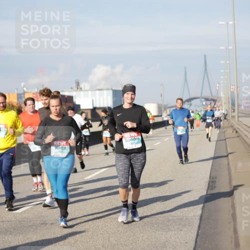 03.10.2025 - Köhlbrandbrückenlauf Jannik Wohlers http://msf.ph/oto/9088613 03.10.2025 10:09:08 Position 3 2869, 2870 meine-sportfotos.de
