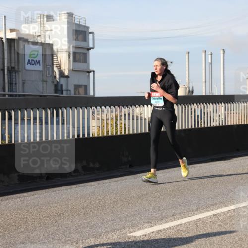 03.10.2025 - Köhlbrandbrückenlauf Lena Gebhardt http://msf.ph/oto/9088615 03.10.2025 10:06:45 Position 2 3670 meine-sportfotos.de