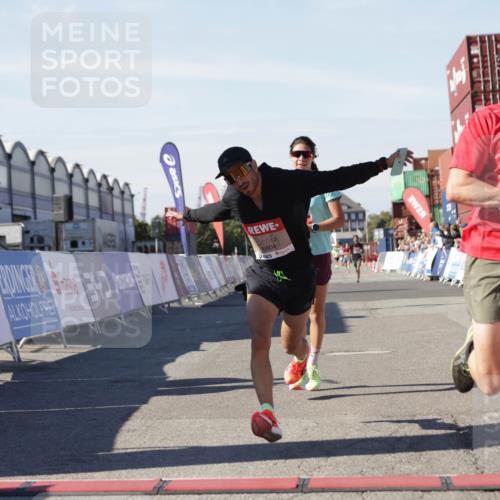 03.10.2025 - Köhlbrandbrückenlauf Jannik Wohlers http://msf.ph/oto/9088616 03.10.2025 12:53:29 Ziel 4029, 4142, 4155, 6241, 6656, 6804 meine-sportfotos.de