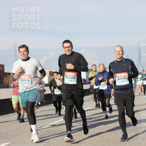 03.10.2025 - Köhlbrandbrückenlauf Jannik Wohlers http://msf.ph/oto/9088617 03.10.2025 09:58:15 Position 3 1782, 1588, 1892, 2230 meine-sportfotos.de