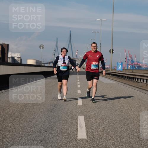 03.10.2025 - Köhlbrandbrückenlauf Fabian Wolf http://msf.ph/oto/9088619 03.10.2025 10:24:16 Position 3  meine-sportfotos.de