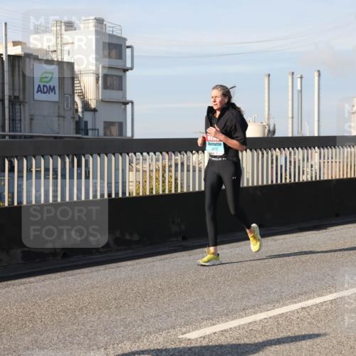 03.10.2025 - Köhlbrandbrückenlauf Lena Gebhardt http://msf.ph/oto/9088625 03.10.2025 10:06:45 Position 2 3670 meine-sportfotos.de