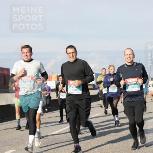 03.10.2025 - Köhlbrandbrückenlauf Jannik Wohlers http://msf.ph/oto/9088629 03.10.2025 09:58:15 Position 3 1782, 1588, 2230, 1892 meine-sportfotos.de