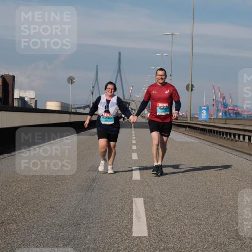 03.10.2025 - Köhlbrandbrückenlauf Fabian Wolf http://msf.ph/oto/9088632 03.10.2025 10:24:16 Position 3 2650 meine-sportfotos.de