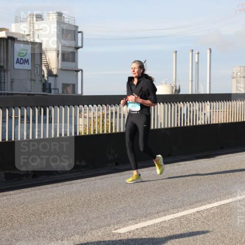 03.10.2025 - Köhlbrandbrückenlauf Lena Gebhardt http://msf.ph/oto/9088633 03.10.2025 10:06:46 Position 2 3670, 2037 meine-sportfotos.de