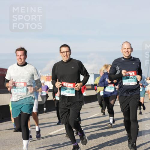 03.10.2025 - Köhlbrandbrückenlauf Jannik Wohlers http://msf.ph/oto/9088643 03.10.2025 09:58:15 Position 3 1588, 1782, 1892 meine-sportfotos.de