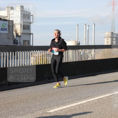 03.10.2025 - Köhlbrandbrückenlauf Lena Gebhardt http://msf.ph/oto/9088644 03.10.2025 10:06:46 Position 2 2037 meine-sportfotos.de