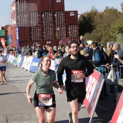 03.10.2025 - Köhlbrandbrückenlauf Jannik Wohlers http://msf.ph/oto/9088646 03.10.2025 13:19:15 Ziel 4143, 4593, 4631, 4632, 4690, 4725, 4727, 4816, 4828, 4876, 4996, 5853, 5858, 6057, 6088, 6127, 6225, 6226, 6576 meine-sportfotos.de
