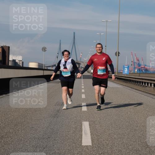 03.10.2025 - Köhlbrandbrückenlauf Fabian Wolf http://msf.ph/oto/9088650 03.10.2025 10:24:16 Position 3 2650, 3 meine-sportfotos.de