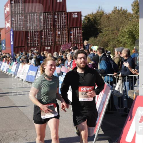 03.10.2025 - Köhlbrandbrückenlauf Jannik Wohlers http://msf.ph/oto/9088651 03.10.2025 13:19:15 Ziel 4143, 4593, 4631, 4632, 4690, 4725, 4727, 4816, 4828, 4876, 4996, 5853, 5858, 6057, 6088, 6127, 6225, 6226, 6576 meine-sportfotos.de