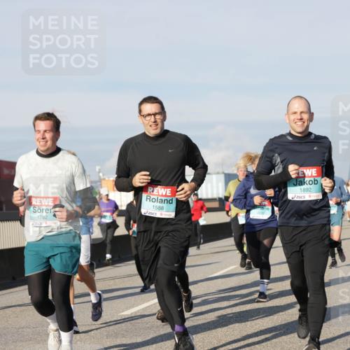 03.10.2025 - Köhlbrandbrückenlauf Jannik Wohlers http://msf.ph/oto/9088652 03.10.2025 09:58:15 Position 3 1782, 1588, 1892 meine-sportfotos.de