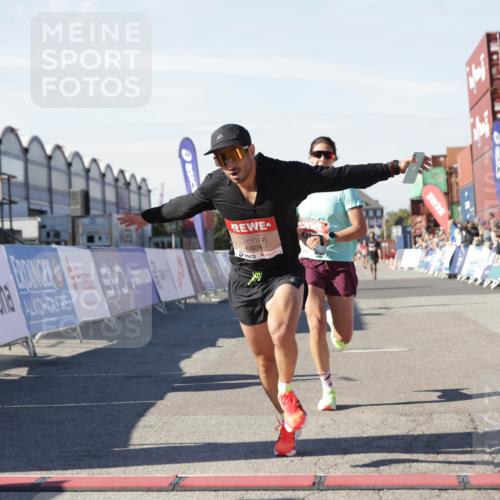 03.10.2025 - Köhlbrandbrückenlauf Jannik Wohlers http://msf.ph/oto/9088655 03.10.2025 12:53:29 Ziel 4029, 4142, 4155, 6241, 6656, 6804 meine-sportfotos.de
