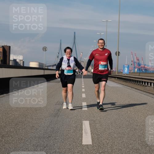 03.10.2025 - Köhlbrandbrückenlauf Fabian Wolf http://msf.ph/oto/9088658 03.10.2025 10:24:16 Position 3 2650 meine-sportfotos.de