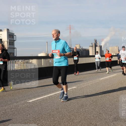 03.10.2025 - Köhlbrandbrückenlauf Lena Gebhardt http://msf.ph/oto/9088660 03.10.2025 10:06:46 Position 2 2037, 2023, 3729 meine-sportfotos.de