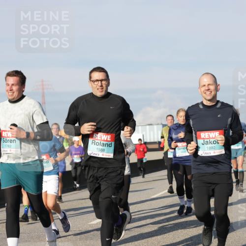 03.10.2025 - Köhlbrandbrückenlauf Jannik Wohlers http://msf.ph/oto/9088663 03.10.2025 09:58:15 Position 3 1782, 1588, 2230, 1892 meine-sportfotos.de