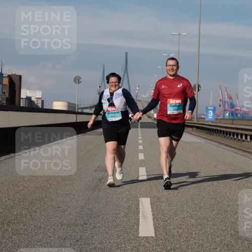 03.10.2025 - Köhlbrandbrückenlauf Fabian Wolf http://msf.ph/oto/9088665 03.10.2025 10:24:17 Position 3 2650, 2639, 3 meine-sportfotos.de
