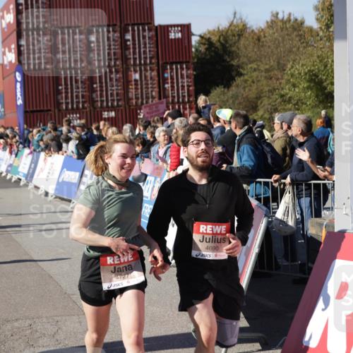 03.10.2025 - Köhlbrandbrückenlauf Jannik Wohlers http://msf.ph/oto/9088666 03.10.2025 13:19:15 Ziel 4143, 4593, 4631, 4632, 4690, 4725, 4727, 4816, 4828, 4876, 4996, 5853, 5858, 6057, 6088, 6127, 6225, 6226, 6576 meine-sportfotos.de