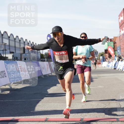 03.10.2025 - Köhlbrandbrückenlauf Jannik Wohlers http://msf.ph/oto/9088672 03.10.2025 12:53:29 Ziel 4029, 4142, 4155, 6241, 6656, 6804 meine-sportfotos.de