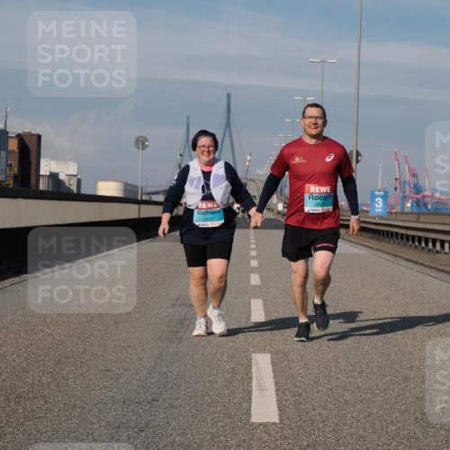 03.10.2025 - Köhlbrandbrückenlauf Fabian Wolf http://msf.ph/oto/9088676 03.10.2025 10:24:17 Position 3 2650, 2639, 3 meine-sportfotos.de