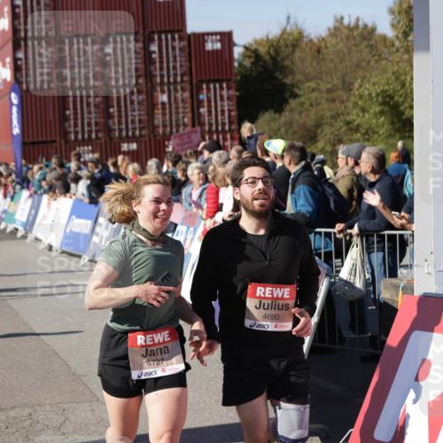 03.10.2025 - Köhlbrandbrückenlauf Jannik Wohlers http://msf.ph/oto/9088683 03.10.2025 13:19:15 Ziel 4143, 4593, 4631, 4632, 4690, 4725, 4727, 4816, 4828, 4876, 4996, 5853, 5858, 6057, 6088, 6127, 6225, 6226, 6576 meine-sportfotos.de