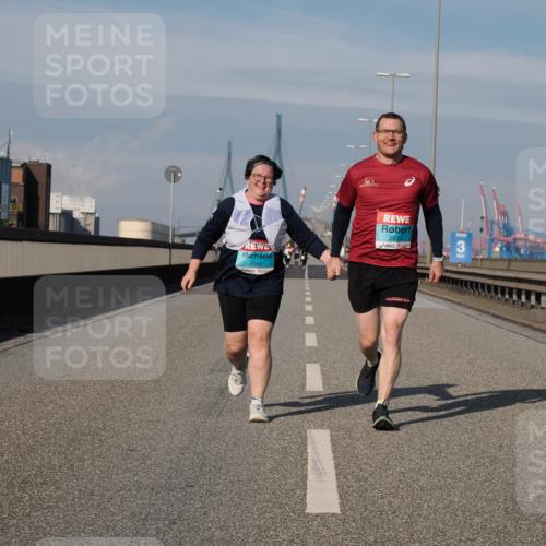 03.10.2025 - Köhlbrandbrückenlauf Fabian Wolf http://msf.ph/oto/9088686 03.10.2025 10:24:17 Position 3 2650, 2639, 3 meine-sportfotos.de