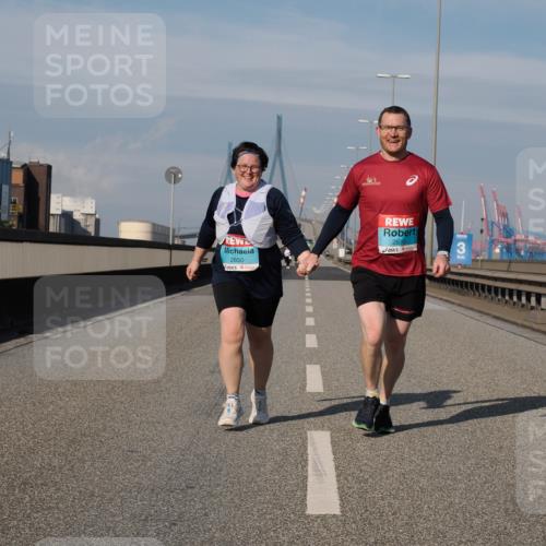 03.10.2025 - Köhlbrandbrückenlauf Fabian Wolf http://msf.ph/oto/9088698 03.10.2025 10:24:18 Position 3 2650, 2639 meine-sportfotos.de