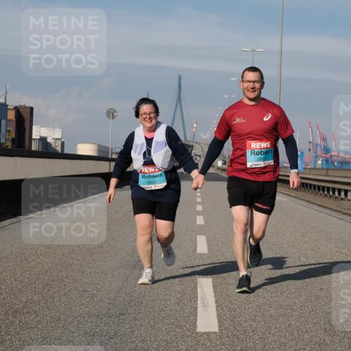 03.10.2025 - Köhlbrandbrückenlauf Fabian Wolf http://msf.ph/oto/9088709 03.10.2025 10:24:18 Position 3 2650, 2639 meine-sportfotos.de