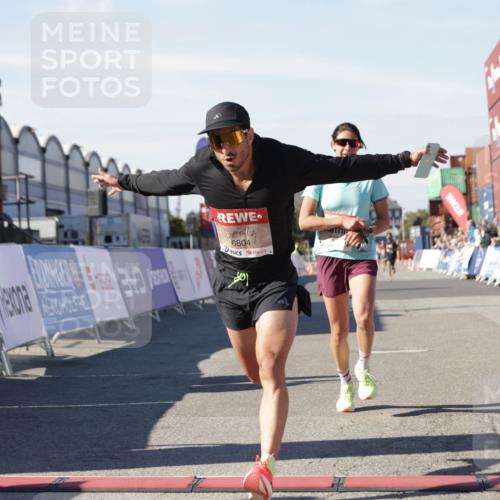 03.10.2025 - Köhlbrandbrückenlauf Jannik Wohlers http://msf.ph/oto/9088719 03.10.2025 12:53:29 Ziel 4029, 4142, 4155, 6241, 6656, 6804 meine-sportfotos.de