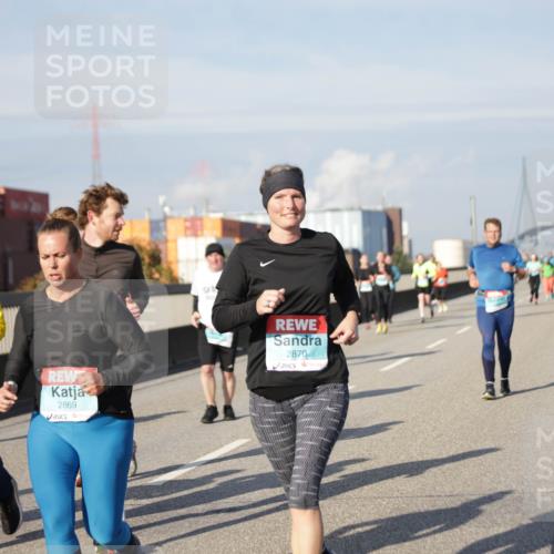 03.10.2025 - Köhlbrandbrückenlauf Jannik Wohlers http://msf.ph/oto/9088725 03.10.2025 10:09:09 Position 3 3451, 2869, 2870 meine-sportfotos.de