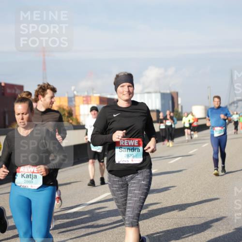 03.10.2025 - Köhlbrandbrückenlauf Jannik Wohlers http://msf.ph/oto/9088728 03.10.2025 10:09:09 Position 3 3451, 2869, 2870 meine-sportfotos.de