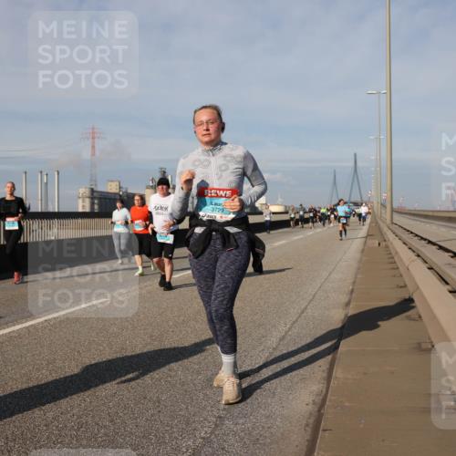 03.10.2025 - Köhlbrandbrückenlauf Lena Gebhardt http://msf.ph/oto/9088729 03.10.2025 10:06:48 Position 2 2023, 3729 meine-sportfotos.de