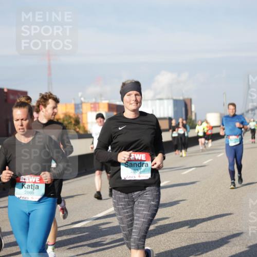 03.10.2025 - Köhlbrandbrückenlauf Jannik Wohlers http://msf.ph/oto/9088735 03.10.2025 10:09:09 Position 3 3451, 2869, 2870 meine-sportfotos.de