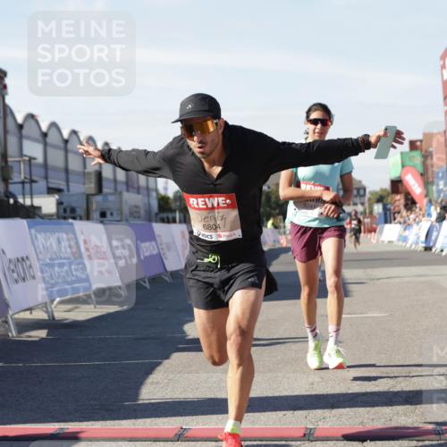 03.10.2025 - Köhlbrandbrückenlauf Jannik Wohlers http://msf.ph/oto/9088736 03.10.2025 12:53:29 Ziel 4029, 4142, 4155, 6241, 6656, 6804 meine-sportfotos.de