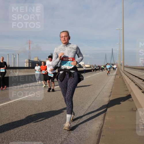 03.10.2025 - Köhlbrandbrückenlauf Lena Gebhardt http://msf.ph/oto/9088738 03.10.2025 10:06:48 Position 2 2023, 3729 meine-sportfotos.de