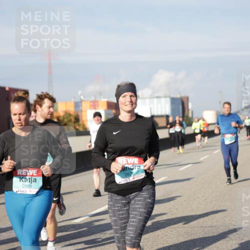 03.10.2025 - Köhlbrandbrückenlauf Jannik Wohlers http://msf.ph/oto/9088744 03.10.2025 10:09:09 Position 3 2869, 2870 meine-sportfotos.de