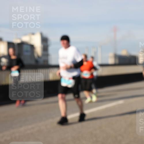 03.10.2025 - Köhlbrandbrückenlauf Lena Gebhardt http://msf.ph/oto/9088748 03.10.2025 10:06:49 Position 2  meine-sportfotos.de