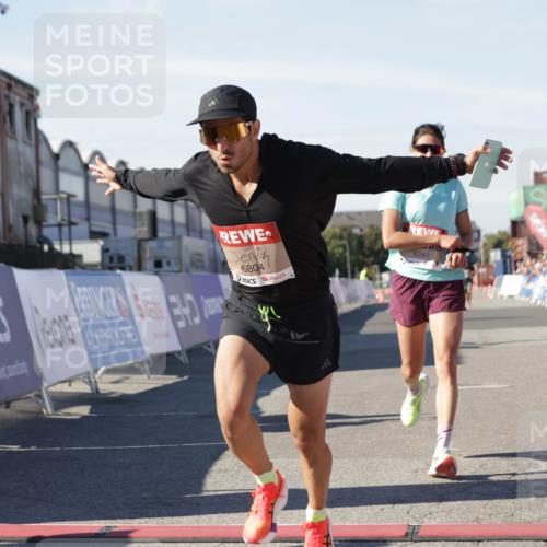 03.10.2025 - Köhlbrandbrückenlauf Jannik Wohlers http://msf.ph/oto/9088759 03.10.2025 12:53:29 Ziel 4029, 4142, 4155, 6241, 6656, 6804 meine-sportfotos.de