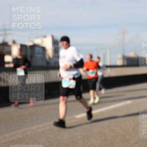 03.10.2025 - Köhlbrandbrückenlauf Lena Gebhardt http://msf.ph/oto/9088760 03.10.2025 10:06:49 Position 2  meine-sportfotos.de