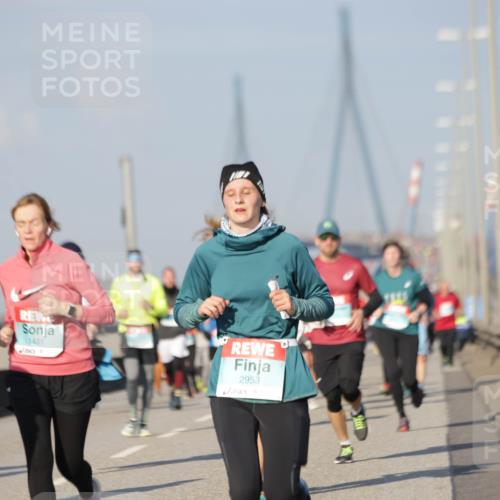 03.10.2025 - Köhlbrandbrückenlauf Jannik Wohlers http://msf.ph/oto/9088776 03.10.2025 09:58:19 Position 3 1431, 2953 meine-sportfotos.de