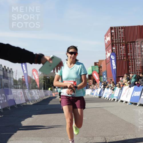 03.10.2025 - Köhlbrandbrückenlauf Jannik Wohlers http://msf.ph/oto/9088783 03.10.2025 12:53:30 Ziel 4029, 4155, 6241, 6656, 6804 meine-sportfotos.de