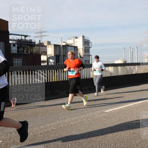 03.10.2025 - Köhlbrandbrückenlauf Lena Gebhardt http://msf.ph/oto/9088796 03.10.2025 10:06:50 Position 2 2693 meine-sportfotos.de