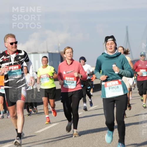 03.10.2025 - Köhlbrandbrückenlauf Jannik Wohlers http://msf.ph/oto/9088804 03.10.2025 09:58:20 Position 3 3540, 2110, 1431, 2953 meine-sportfotos.de