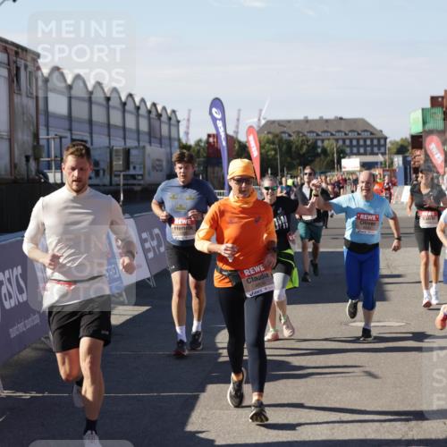 03.10.2025 - Köhlbrandbrückenlauf Jannik Wohlers http://msf.ph/oto/9088813 03.10.2025 13:19:16 Ziel 4143, 4593, 4631, 4632, 4690, 4725, 4727, 4816, 4828, 4876, 4996, 5853, 5858, 6057, 6088, 6127, 6225, 6226, 6576 meine-sportfotos.de