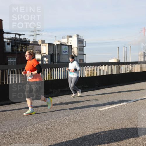 03.10.2025 - Köhlbrandbrückenlauf Lena Gebhardt http://msf.ph/oto/9088823 03.10.2025 10:06:51 Position 2  meine-sportfotos.de